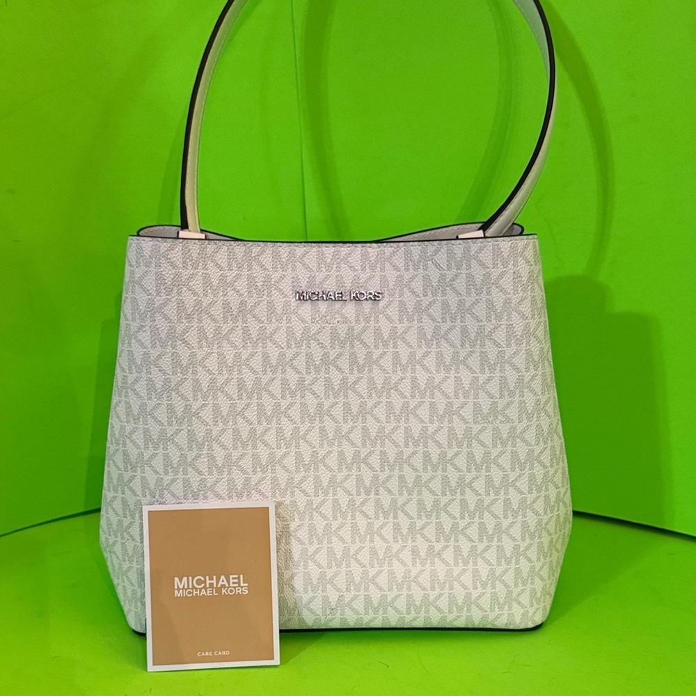Michael Kors White Monogram Tote . Absolutely perfect the upcoming weather.